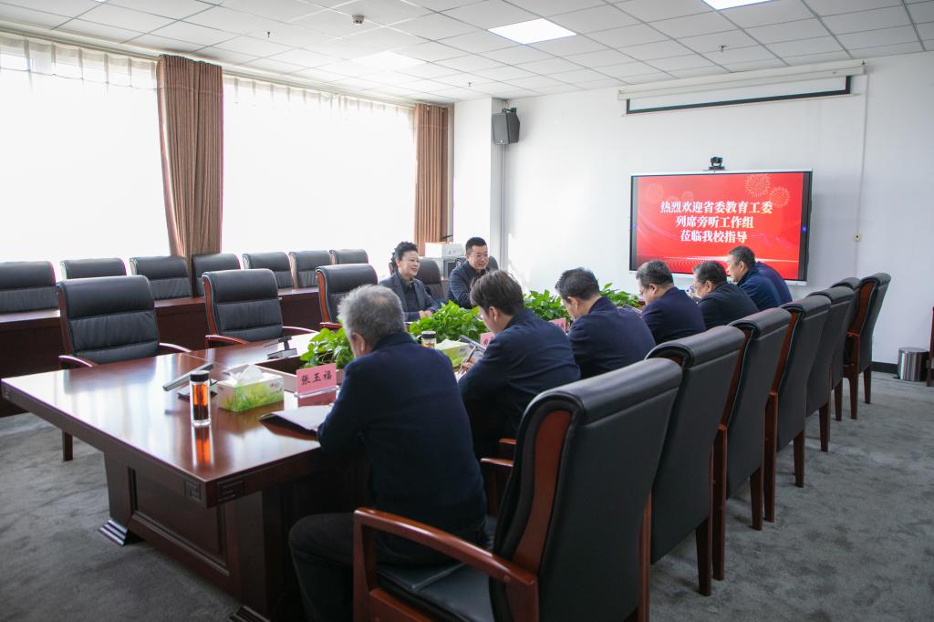 校党委理论学习中心组召开2024年第十一次学习会议